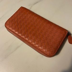 BOTTEGA VENETA ZIP-AROUND WALLET Made in Italy